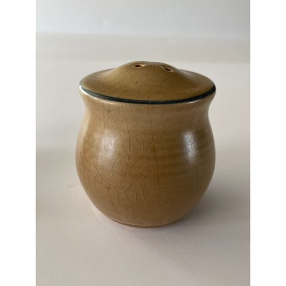 Vintage Pfaltzgraff Folk Art (Tan and Blue) Salt and Pepper Shakers‎ - Picture 6 of 9